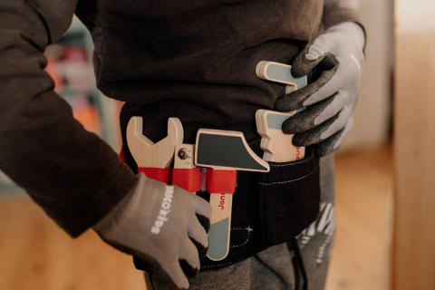Janod Pas z drewnianymi narzędziami i rękawicami roboczymi Brico'kids Janod Pas z drewnianymi narzędziami i rękawicami roboczymi Brico'kids
