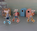 Maileg Myszka Starszy brat Rowerzysta z plecakiem Tricycle mouse