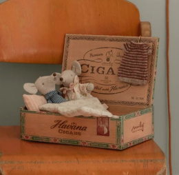 Maileg Myszki Babcia i Dziadek w pudełku po cygarach