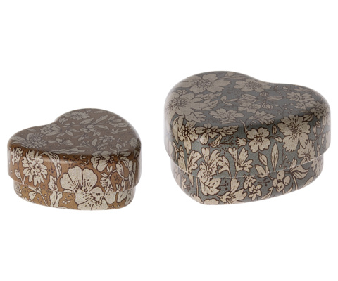 Maileg Pudełeczko - Metal heart box, 2 pcs set - Blue /Ocher Maileg Pudełeczko - Metal heart box, 2 pcs set - Blue /Ocher