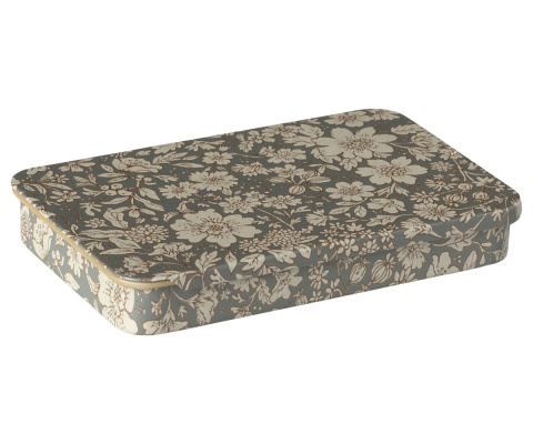 Maileg - metalowe pudełko z przesuwaną pokrywą Blossom blue , metal box w. sliding lid Maileg - metalowe pudełko z przesuwaną pokrywą Blossom blue , metal box w. sliding lid